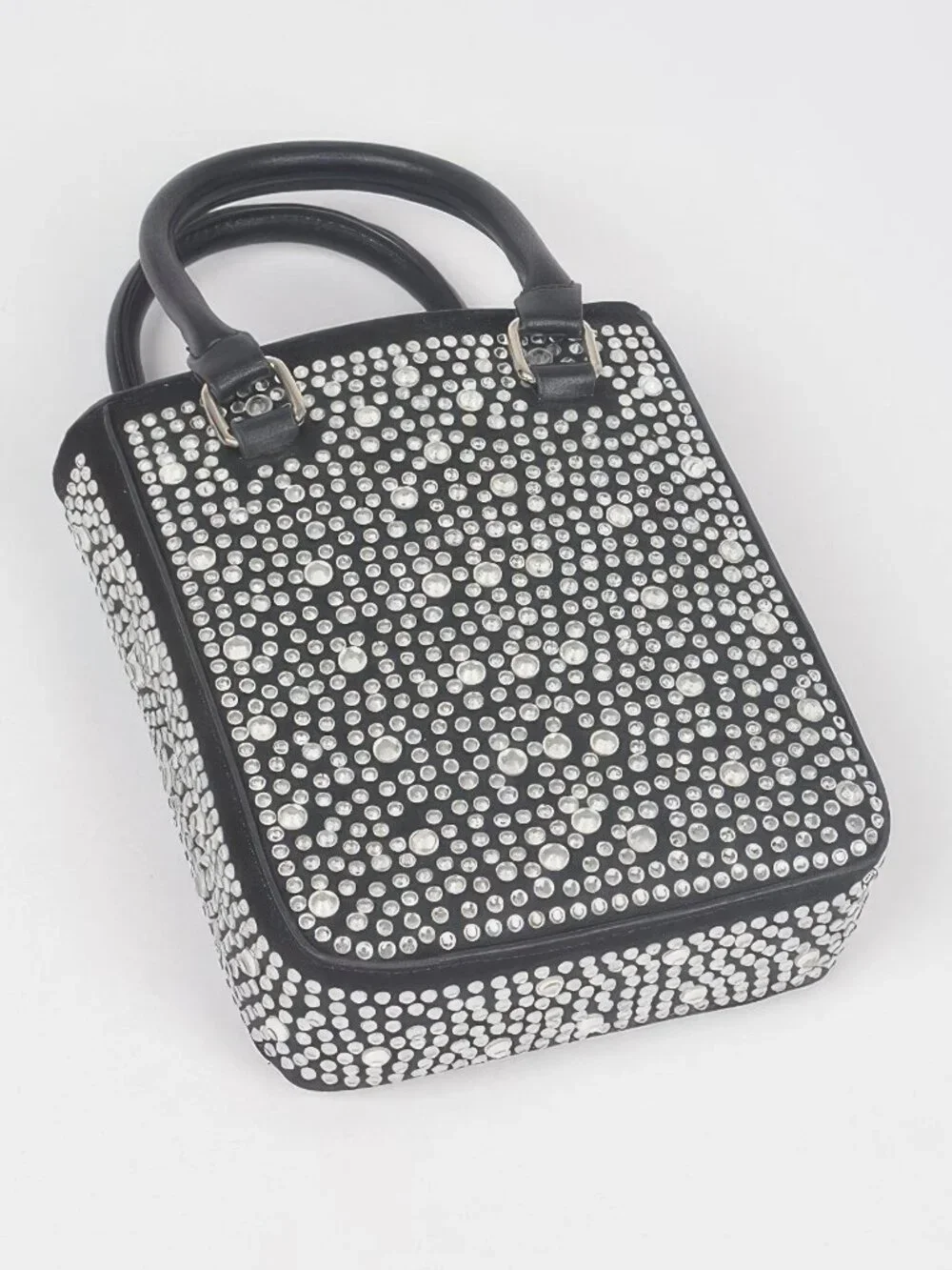 BB Boutique carrying carry